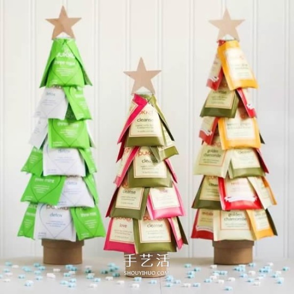 DIY creative paper cup Christmas tree production with a Christmas tree with built-in gifts