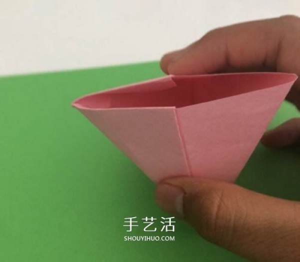 How to fold a simple triangular paper box, origami a paper box with a love lock