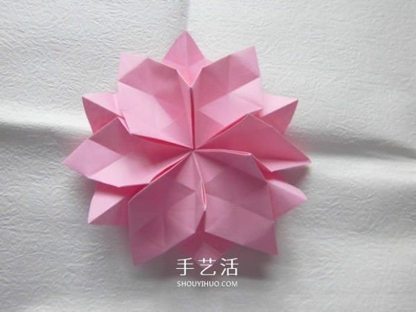 Illustration of how to fold a beautiful straw hat. Steps to make an origami flower straw hat.