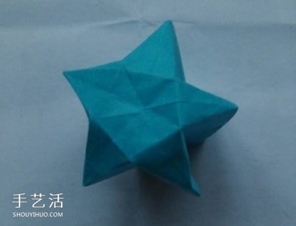 A star origami illustration that is difficult to fold a complex three-dimensional five-pointed star