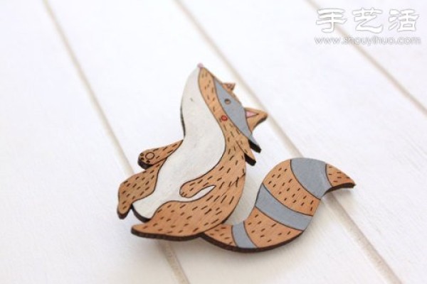 Fresh and cute jewelry made from pure wood handmade