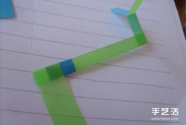 Ultra-long glider folding method and simple sticky paper glider production