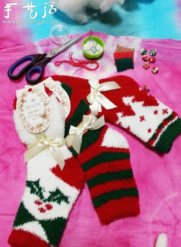 Plush socks DIY to make a "Christmas Bunny" doll