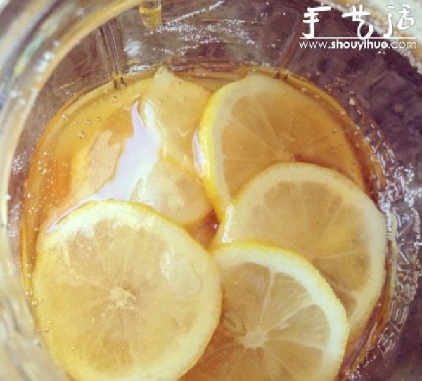 Honey lemon recipe for detoxification and whitening