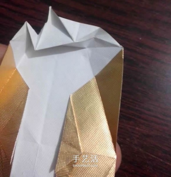 Using cigarette box paper waste and making origami three-dimensional owl illustration step-by-step