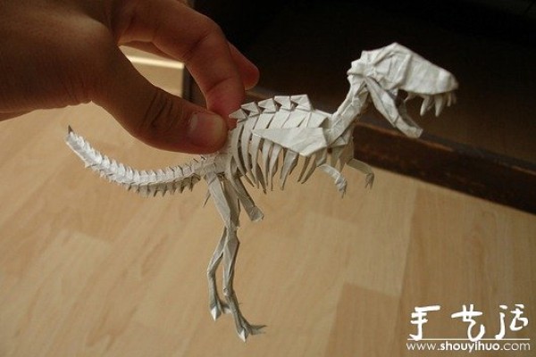 Origami works of animals and fictional characters