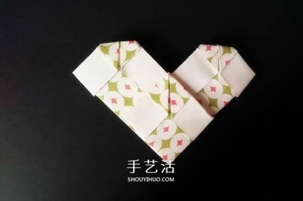 How to fold a simple plaid heart with plaid peach hearts and an illustration of the folding method