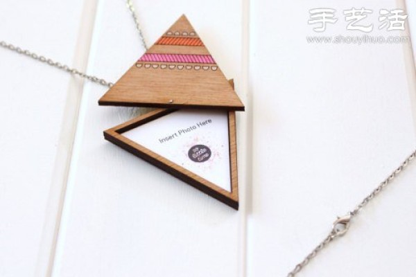 Fresh and cute jewelry made from pure wood handmade