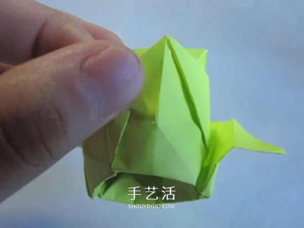 The origami illustration of the original paper rose is very detailed