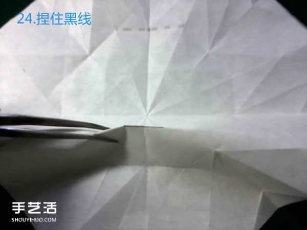 Three methods of origami with an eight-petaled flower, illustrated with a step-by-step diagram of the folding of an eight-petaled flower