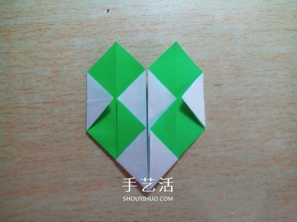 How to make a large plaid heart origami, simple plaid heart folding paper illustration