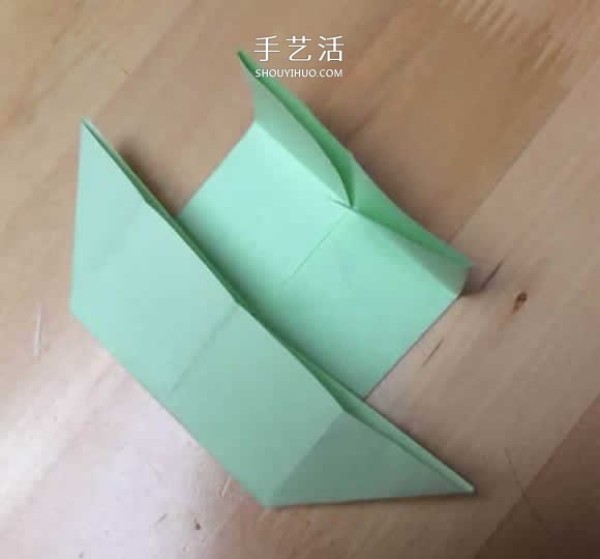 How to fold a spinning paper top with a simple flower-shaped top origami tutorial