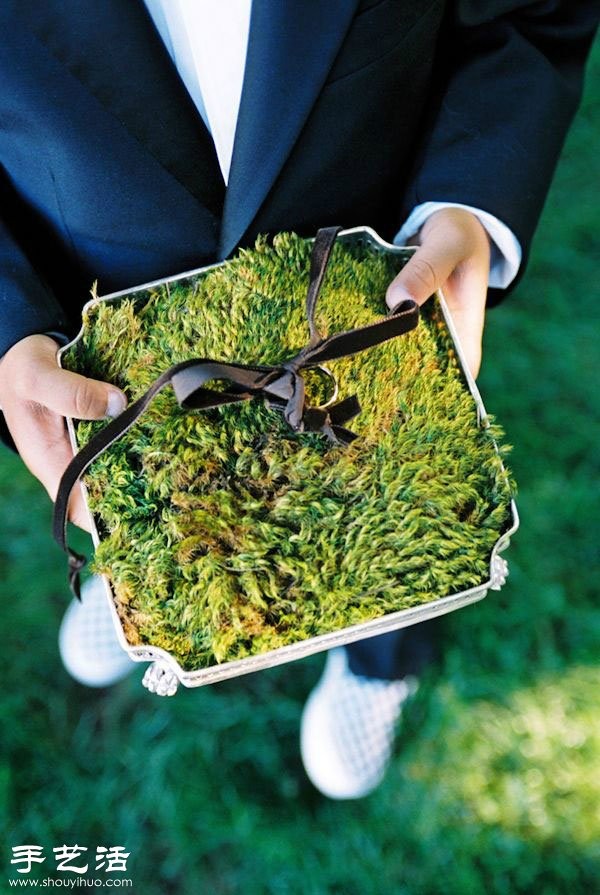 12 Little Ideas for DIY Wedding Decoration with Moss Plants