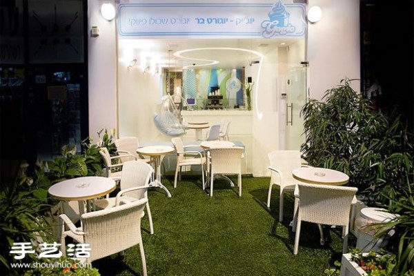 Refreshing and lovely Israeli yogurt shop decoration design