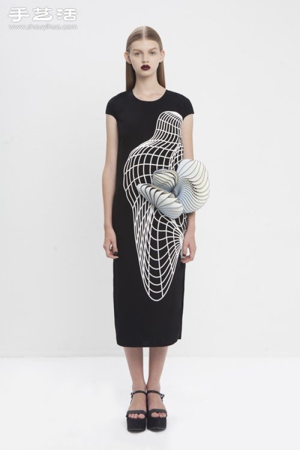 Clothes intertwined with 3D lines give you a new visual experience