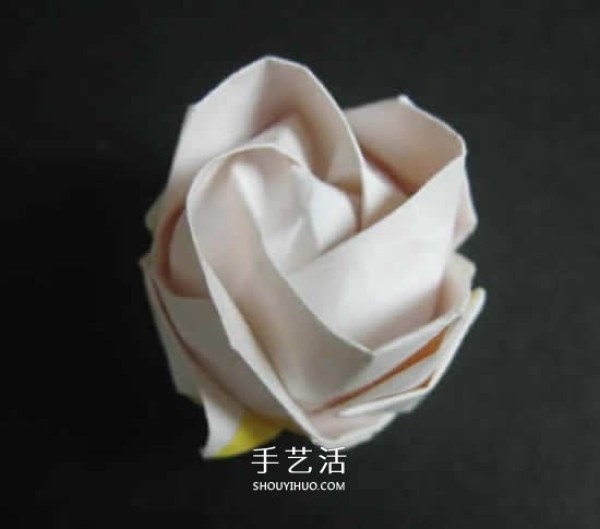 Illustrations of folding handmade roses and super-detailed origami rose step-by-step pictures