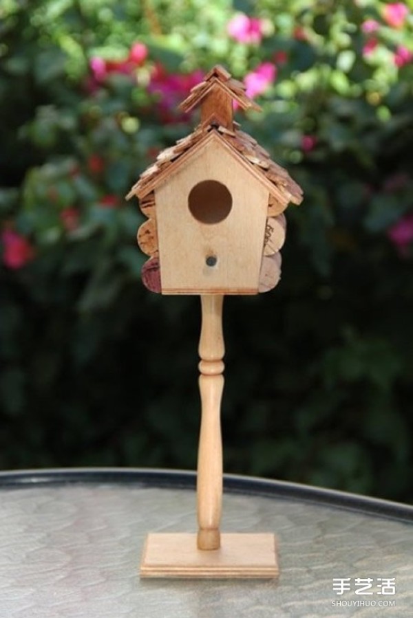 Use red wine bottle cork waste to DIY a cute dollhouse birdcage