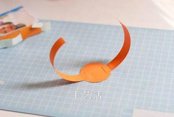 Cardboard pumpkin hand-making tutorial can also be transformed into a lantern! 