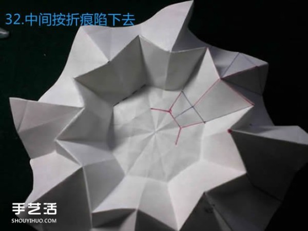 Three methods of origami with an eight-petaled flower, illustrated with a step-by-step diagram of the folding of an eight-petaled flower