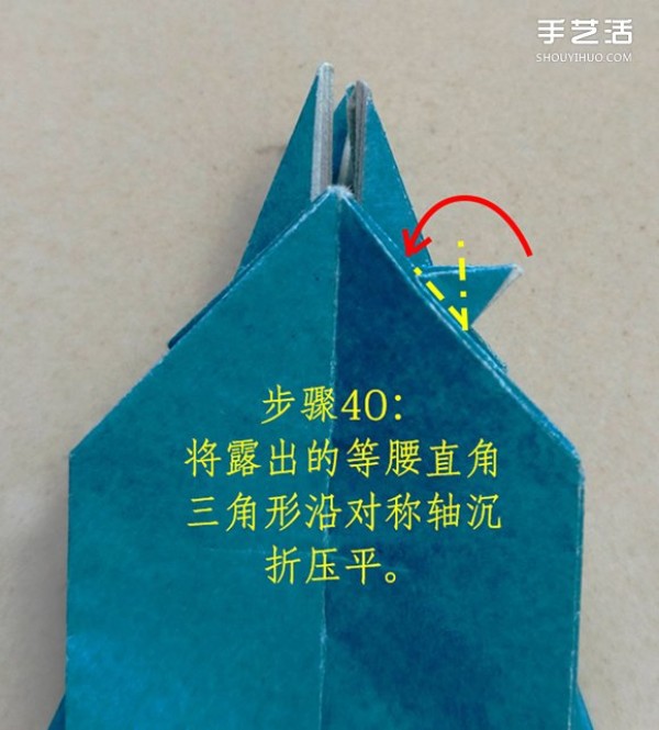 The folding method of the frog on the leaf illustrates the process of the frog on the origami leaf