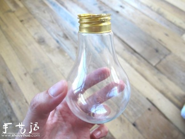 Tutorial on using waste lightbulbs to DIY fashionable vases