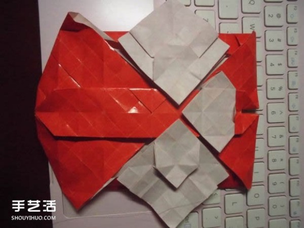 Kissing Fish Origami Illustration of the Super Complex Heart Folding Process