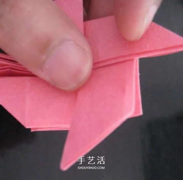 Giving a small gift to your first love! Illustration of how to fold an origami rose ring