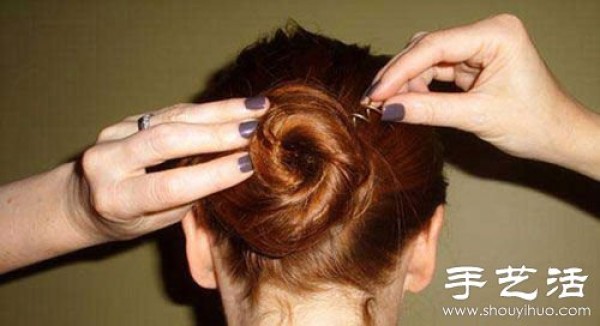 How to use spiral hairpins How to use spiral hairpins