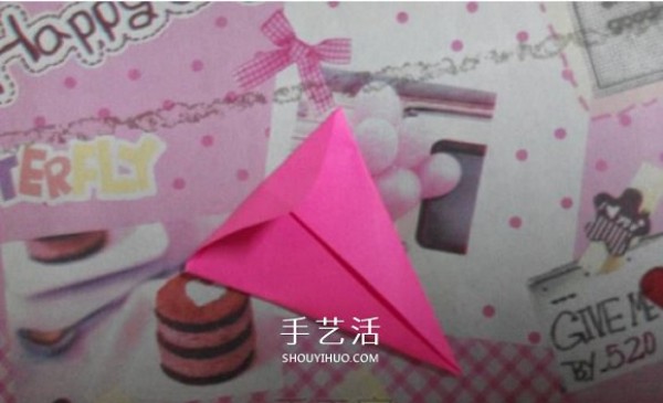 How to fold origami cherry blossoms, illustrated with the steps of folding combined cherry blossoms