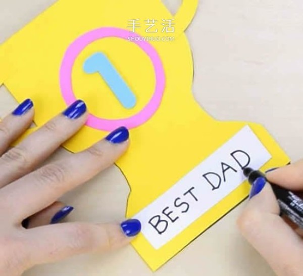 How to make creative and interesting Fathers Day greeting cards with handmade trophy cards