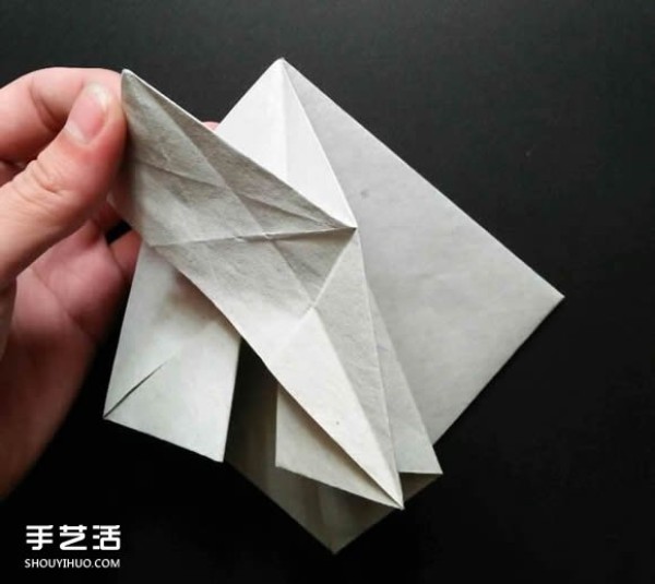 Super complex origami shark illustration, detailed steps for folding a three-dimensional shark