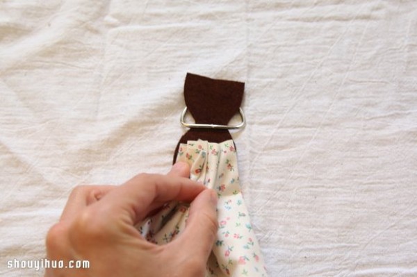 DIY Handmade Camera Strap Illustrated Tutorial on Silk Scarf or Scarf