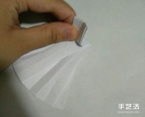 How to fold an origami wedding dress, illustrate the origami method of a wedding dress with steps