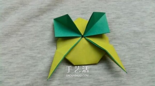 Three-dimensional frog origami step-by-step diagram, complicated methods and pictures of folding a frog