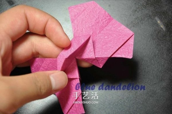 Illustrations of how to fold a romantic butterfly heart, step-by-step pictures of origami butterfly hearts