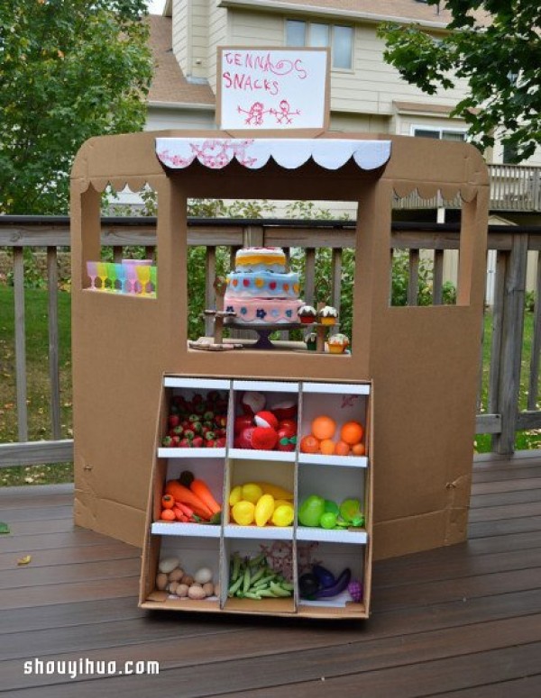 Use cardboard boxes to DIY childrens favorite toys