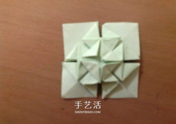 How to fold a lucky four-leaf clover and how to make an origami four-leaf clover step by step" border= "0" width="580" height="423" src="https://img.111diy.com/timthumb.php?src=/d/file/20220112/0luzednghu4.jpg" /></p>
<p>After everything is folded. </p>
<p align="center"><img alt="Illustration of how to fold a lucky four-leaf clover Step by step diagram of how to make origami four-leaf clover"  alt=