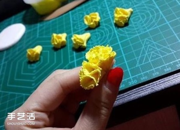 Tutorial on making carnations using plasticine using carnation flowers on Mothers Day