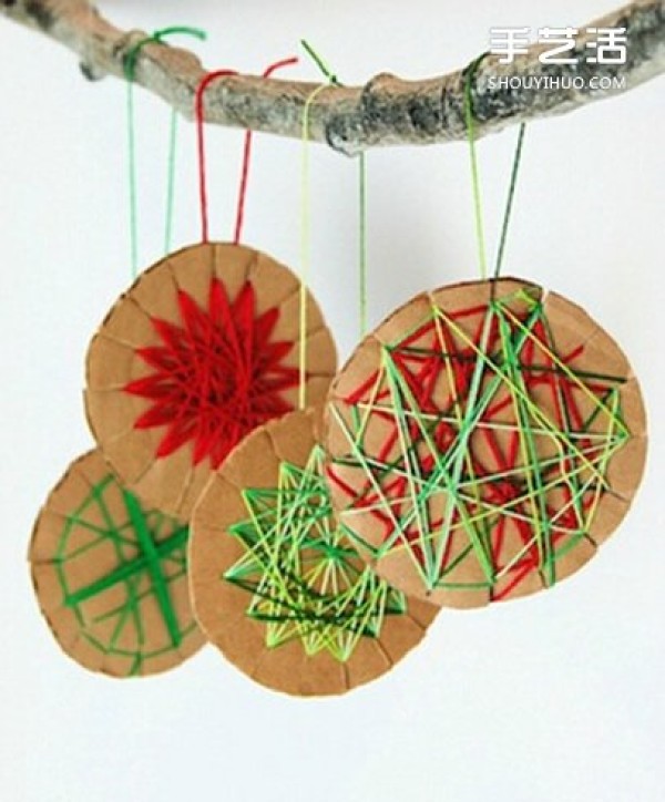 Stars wrapped around corrugated paper to make beautiful handmade pendants