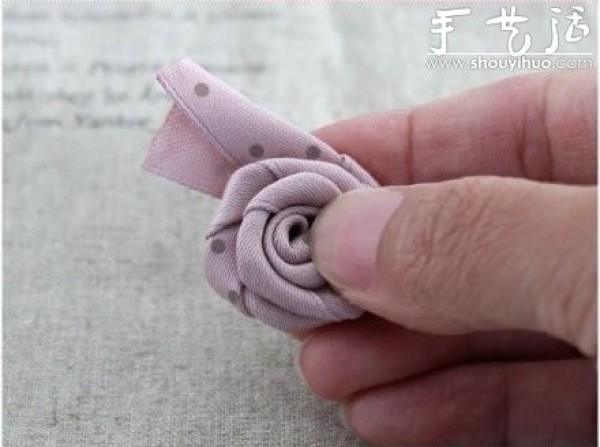 Teach you how to make rose flower hair rope hair accessories