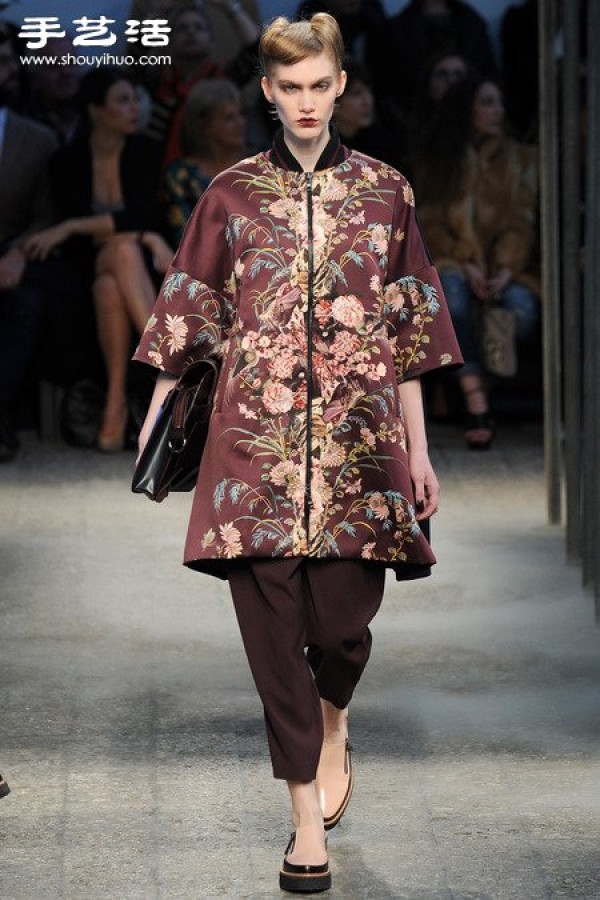 The 2014 autumn and winter clothing series breaks the dullness of autumn and winter, and a hundred flowers bloom