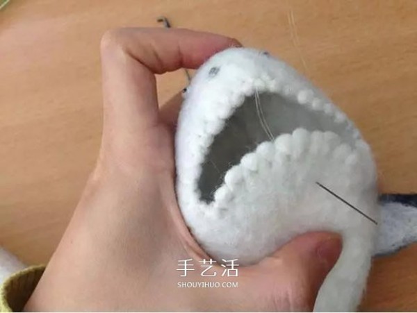 Wool felt shark key bag DIY wool felt key bag making method