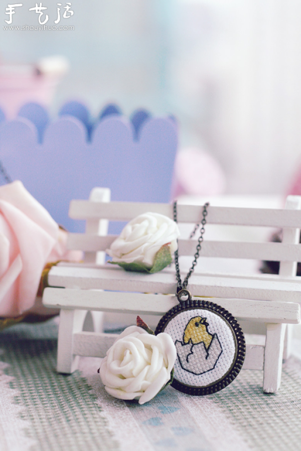 Exquisite trinkets made by cross-stitch DIY