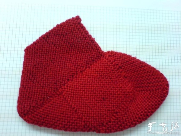 Handmade tutorial on knitting warm socks for babies