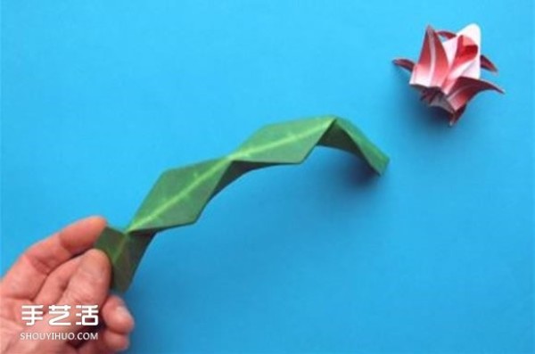 Illustration of the origami method of crab claw origami, origami Christmas cactus tutorial