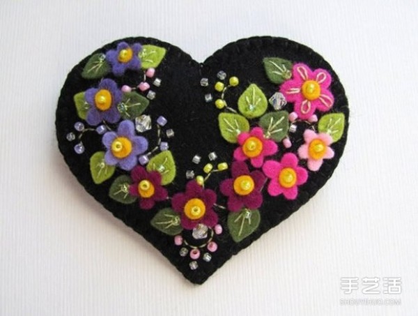 Non-woven beaded love pictures, cute fabric heart-shaped works for appreciation