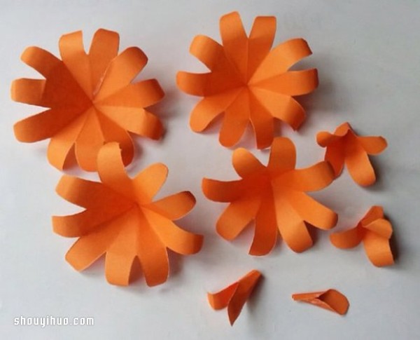 How to make paper flowers, illustrated with simple steps for making handmade paper flowers