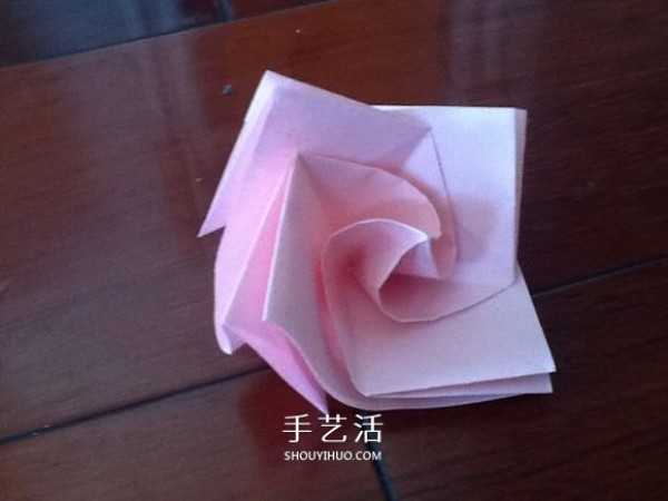 How to fold a small fresh rotating rose with illustrations and real-life steps