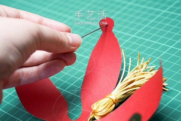 Illustrated tutorial on how to make handmade Lantern Festival lanterns