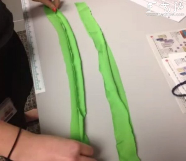 Tutorial on using old T-shirt waste to make DIY hair ties